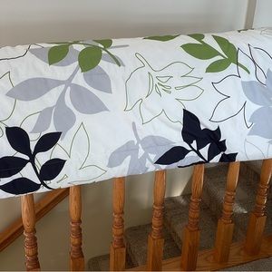 Twin size reversible comforter with 1 matching sham. EUC.